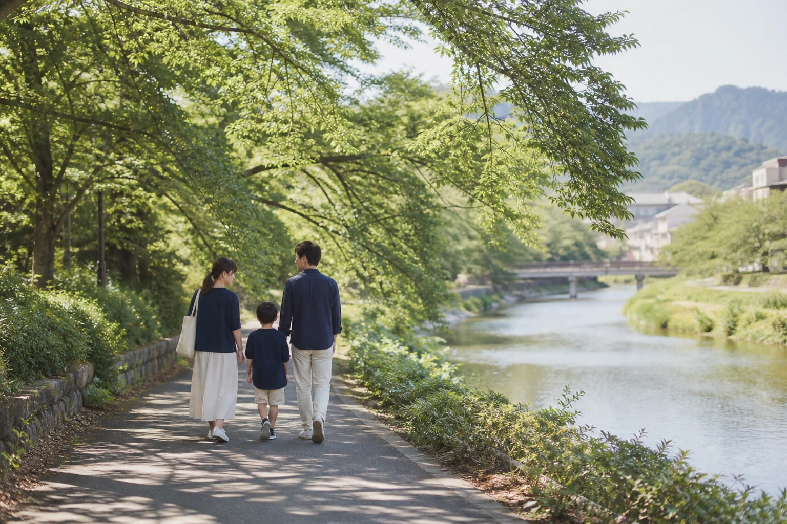 川沿いで家族との時間を楽しむ暮らしのイメージ